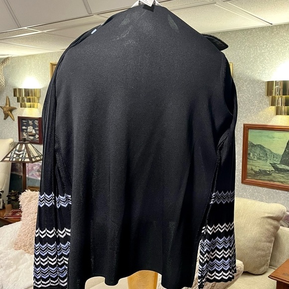 EXCLUSIVELY MISOOK Cardigan Sweater Size M Black Blue Gray Chevron Stripe Accent - Picture 10 of 16